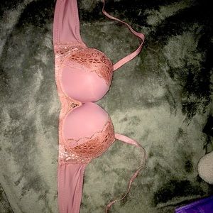 32 A floral lace underwire bra